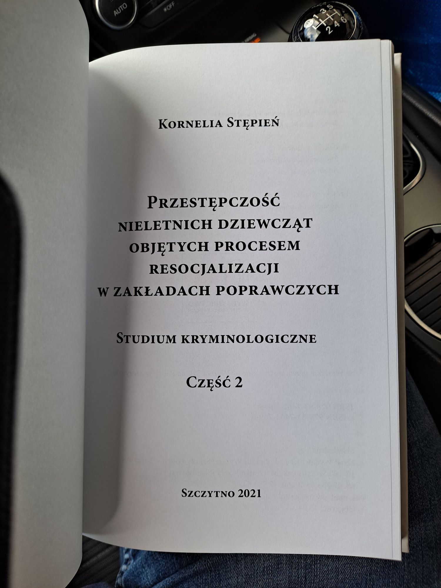 Przestępczość nieletnich dziewcząt K.Stępień