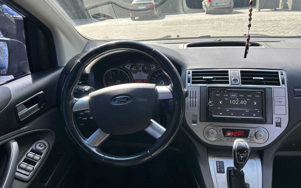 Ford Kuga 2012 року