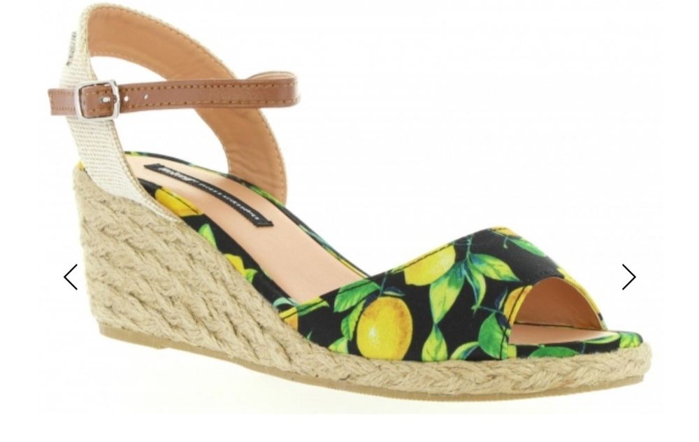 Красивые босоножки в стиле D&G