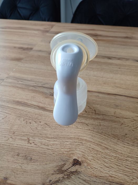 Pojemnik,Laktator,odciągacz ręczny  avent firmy Philips.