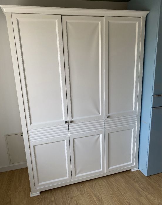 Trzydrzwiowa szafa emperio