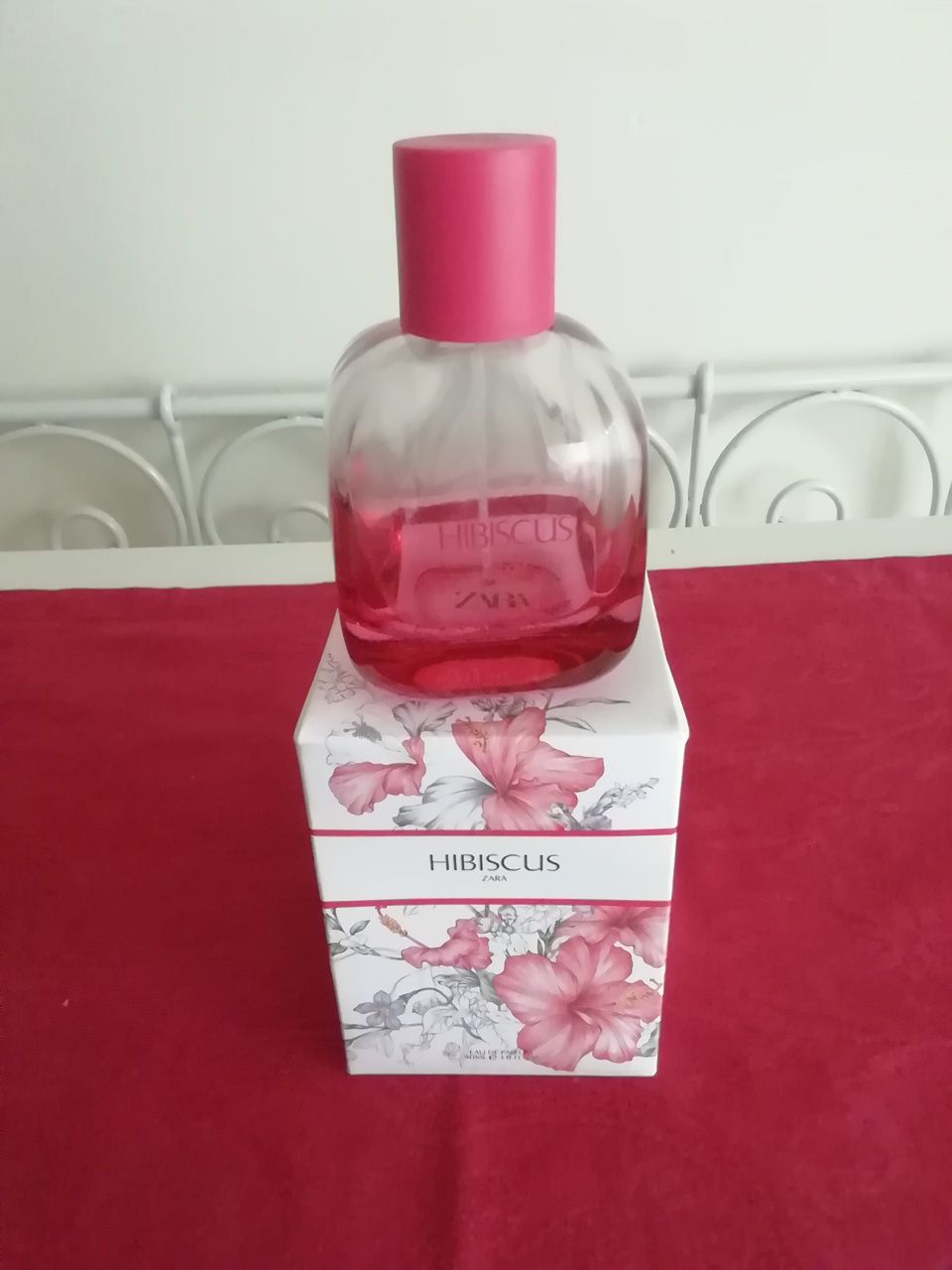 Frasco de perfume + caixa Hibiscus, vazio