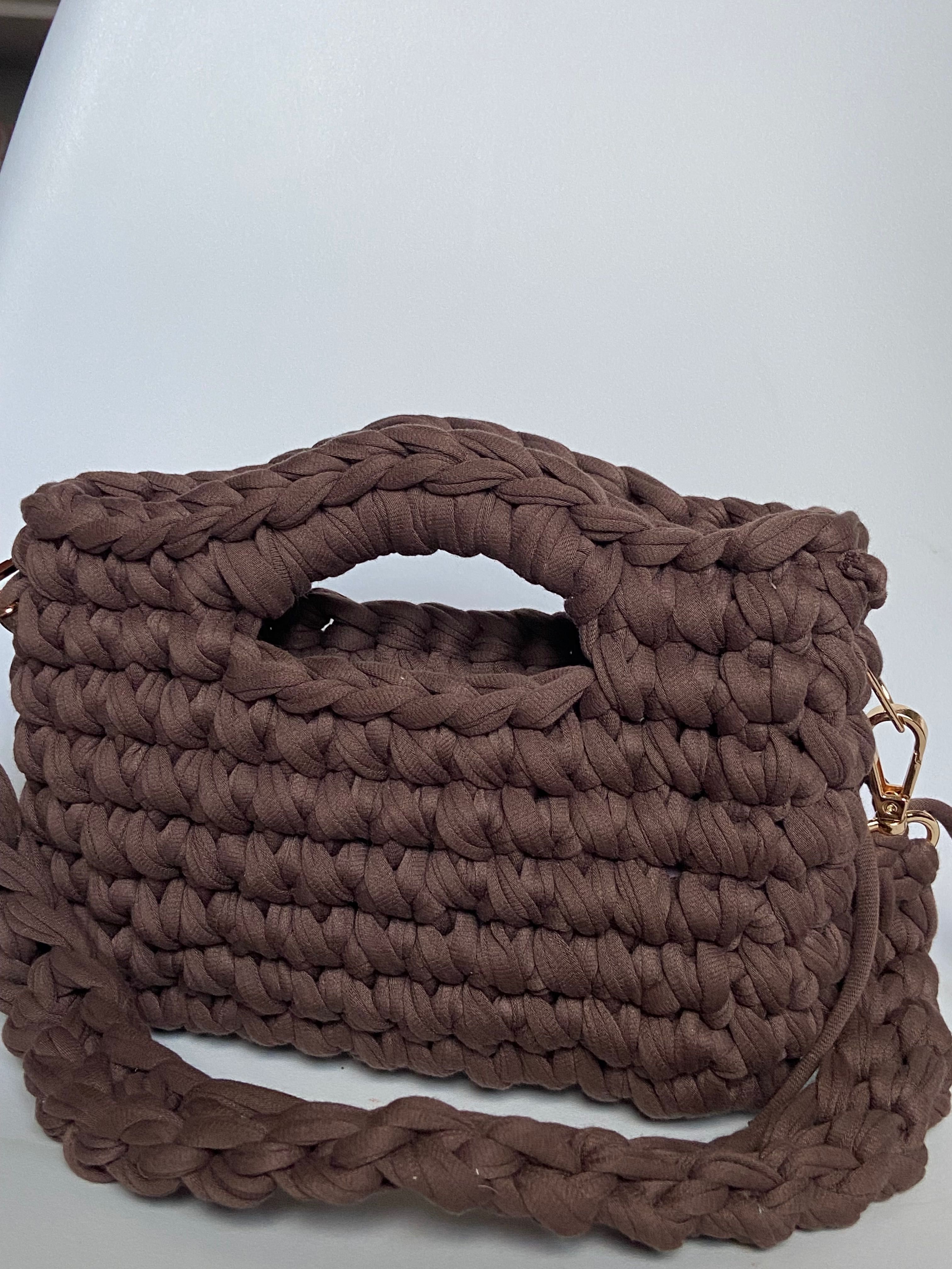Mała torebka handmade – dziergana z bawełnianej przędzy