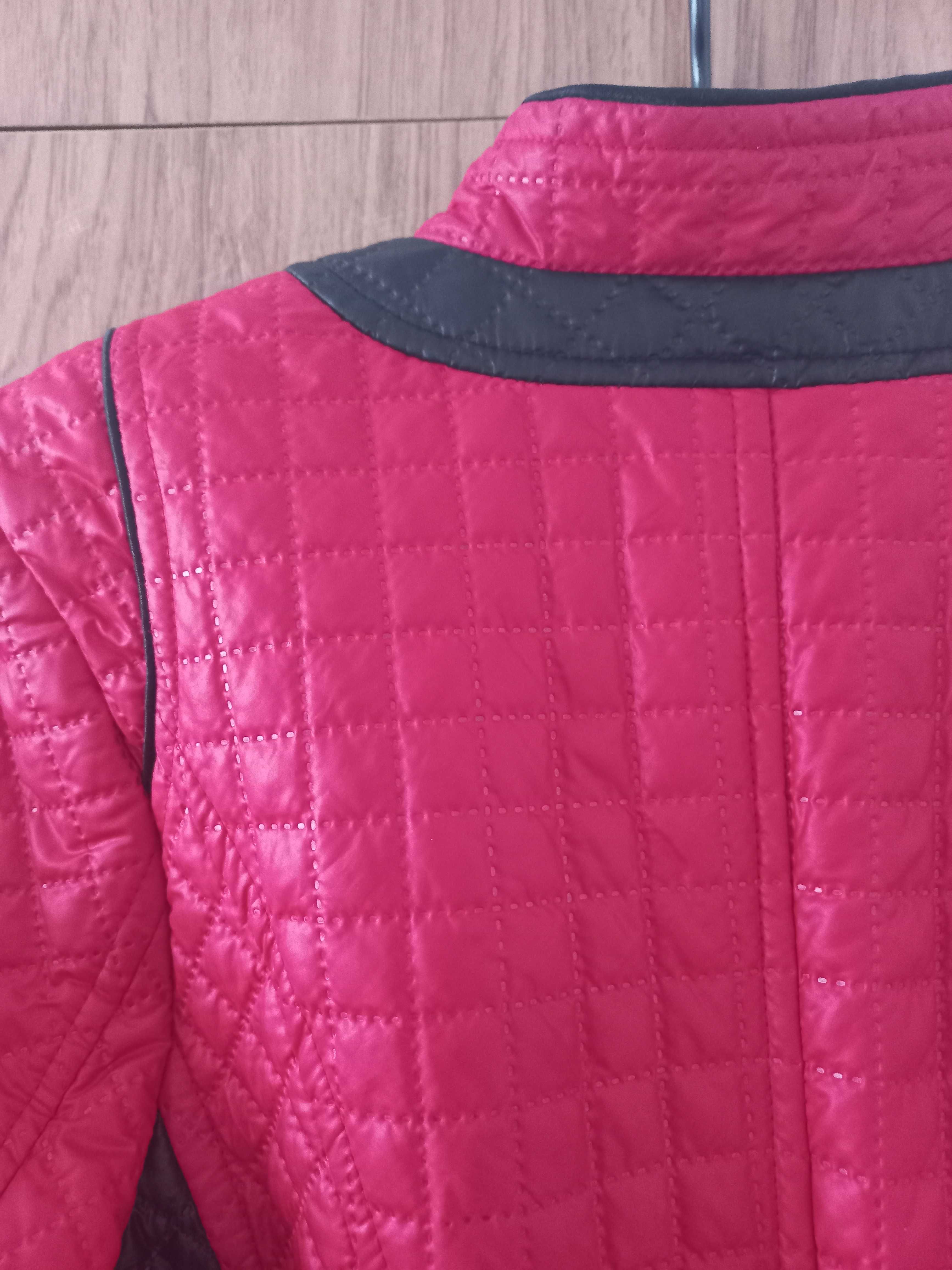 K&P czerwona czarna dłuższa lekka kurtka płaszcz pikowana 38 M