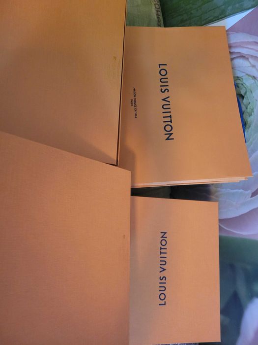 оригінальні коробки луї віттон Louise Vuitton та пакети шанель Chanel