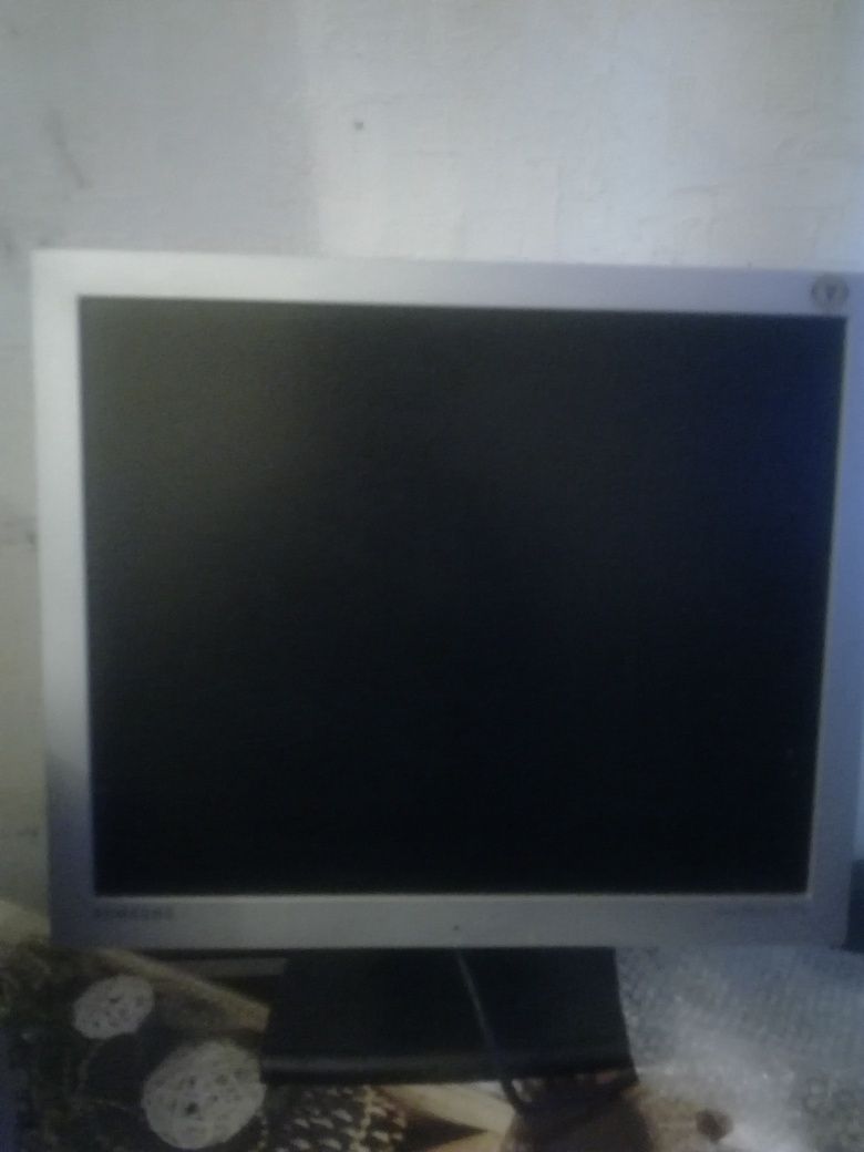 Продаю три монитора,NEC,BENQ,SAMSUNG