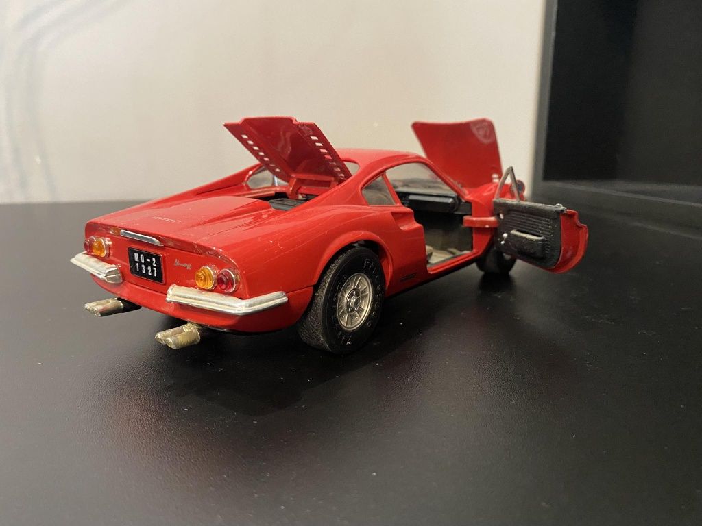 Model w skali 1/18  Ferrari 246 gt