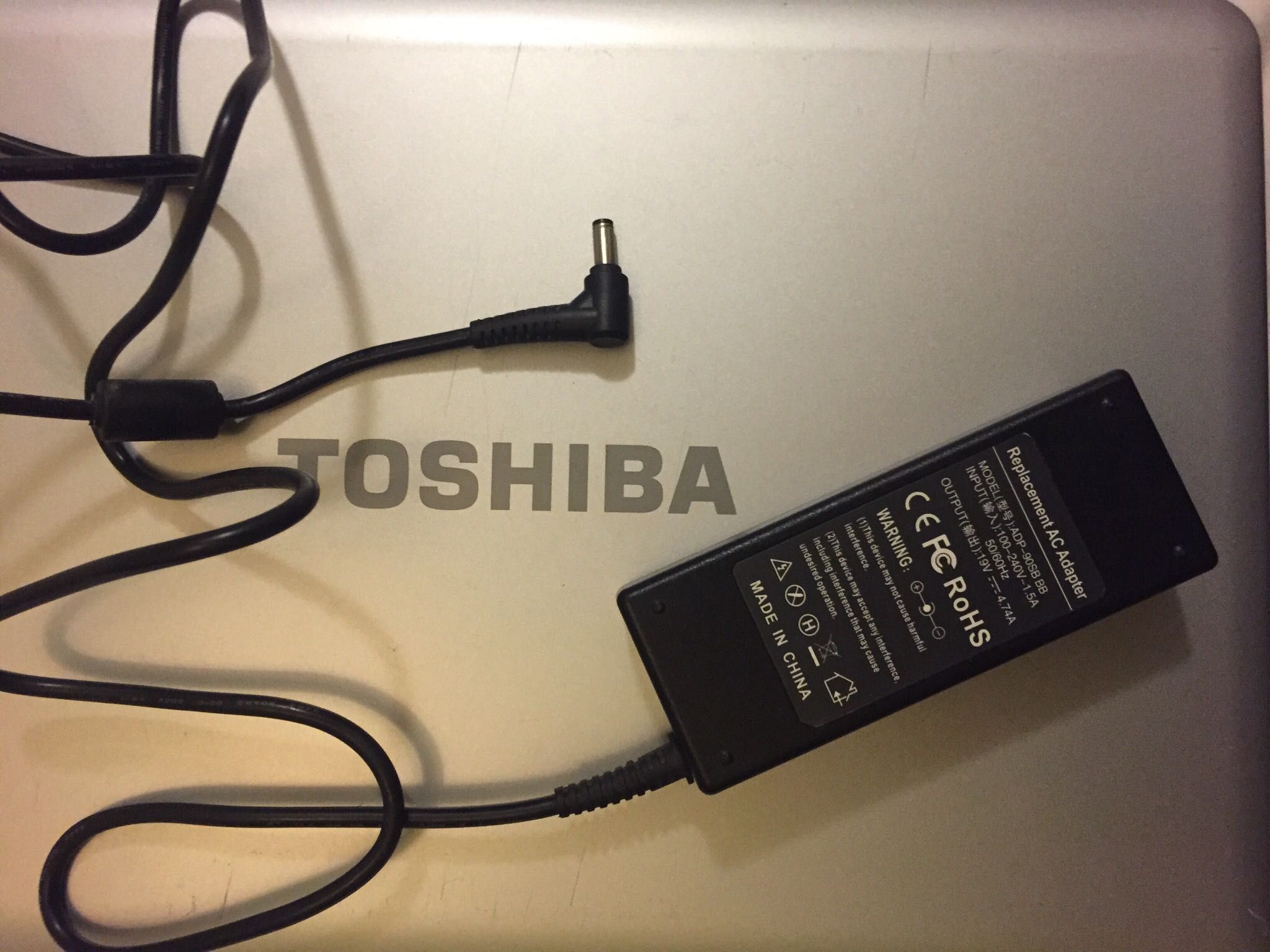 Zasilacz, ładowarka do laptopa Toshiba 19V, 4,74A stan bdb