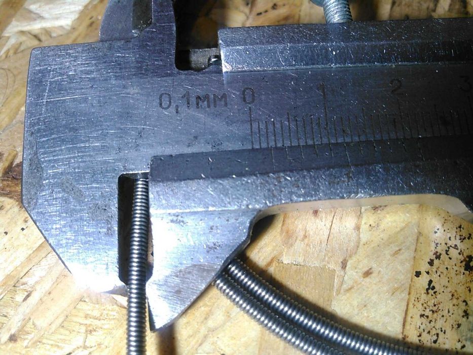 Струна бас-гітари струни на басову гитару. Струны бас-гитары басовой.