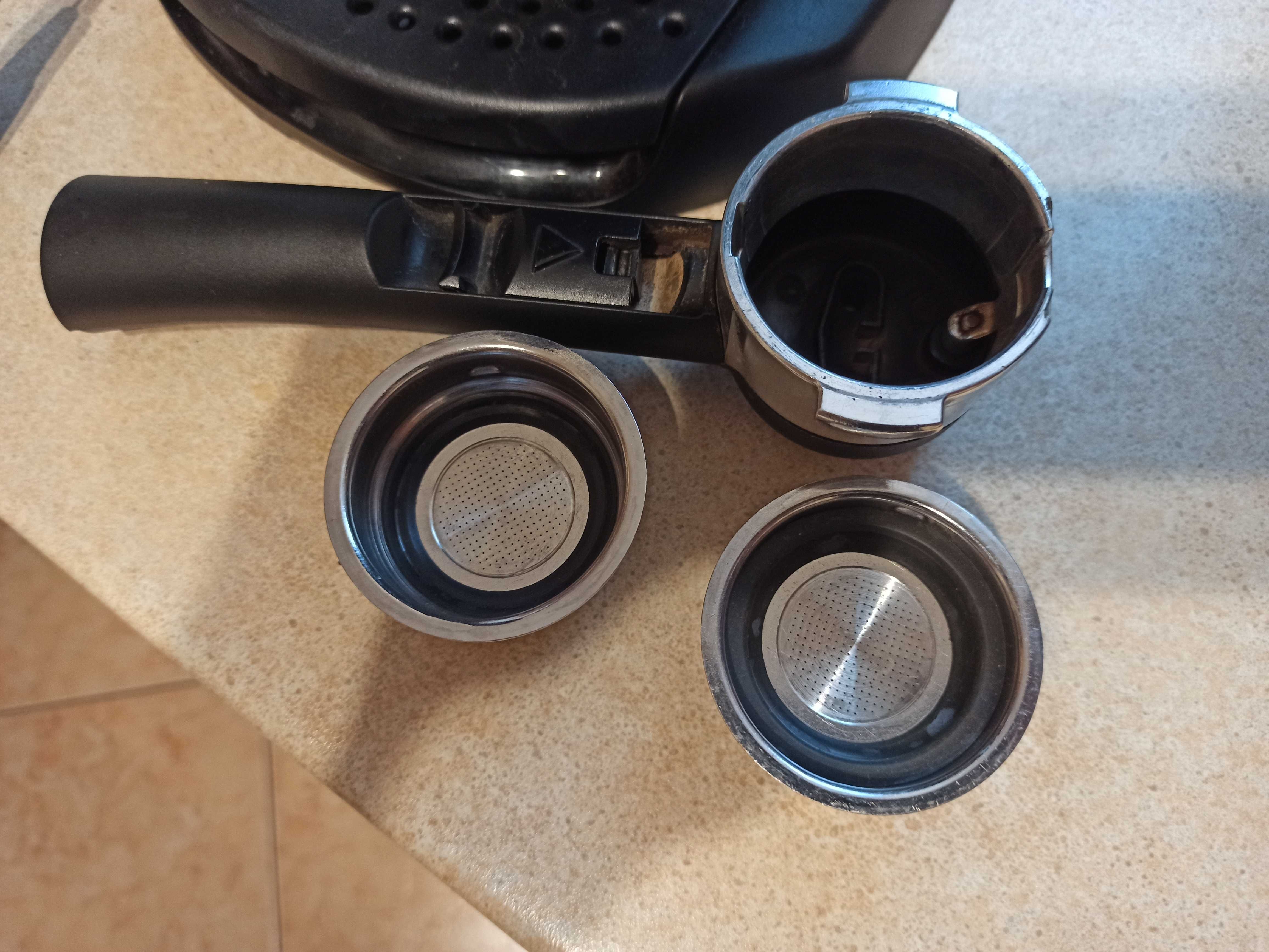 Ekspres do kawy kolbowy DELONGHI EC201CD.B.