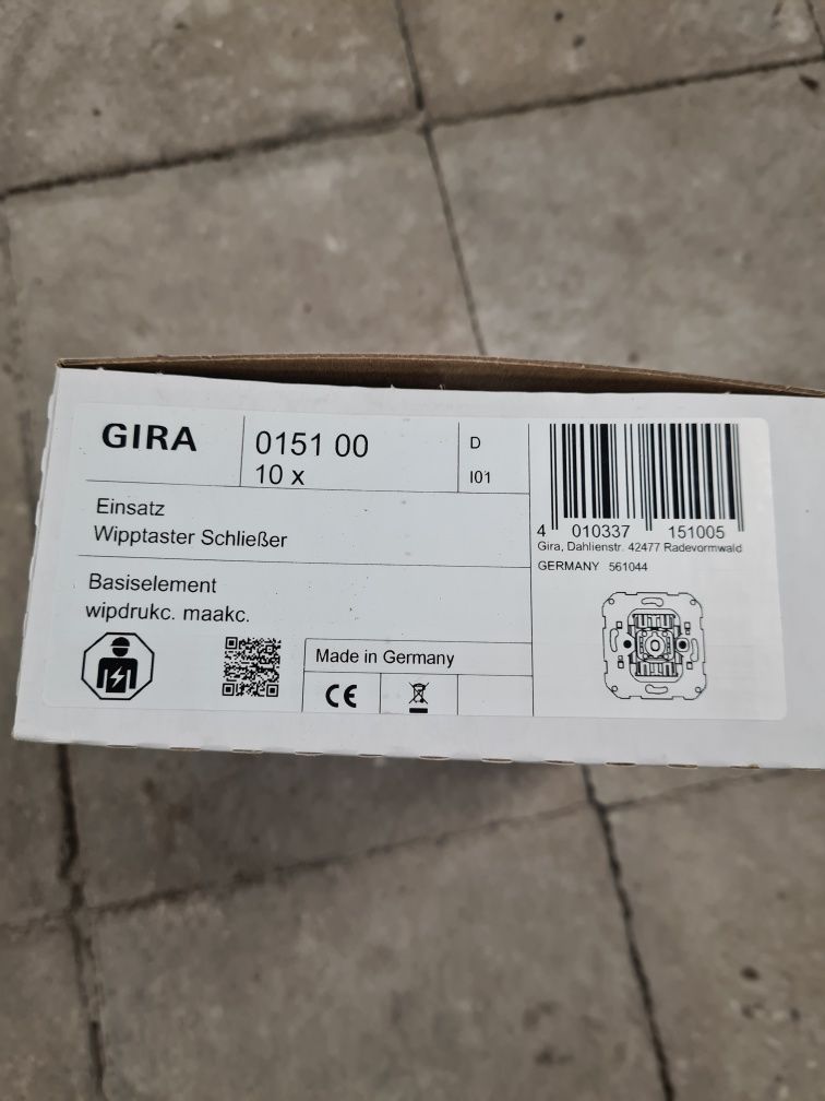 Przycisk zwierny , dzwonkowy Gira System 55 nr. 015100