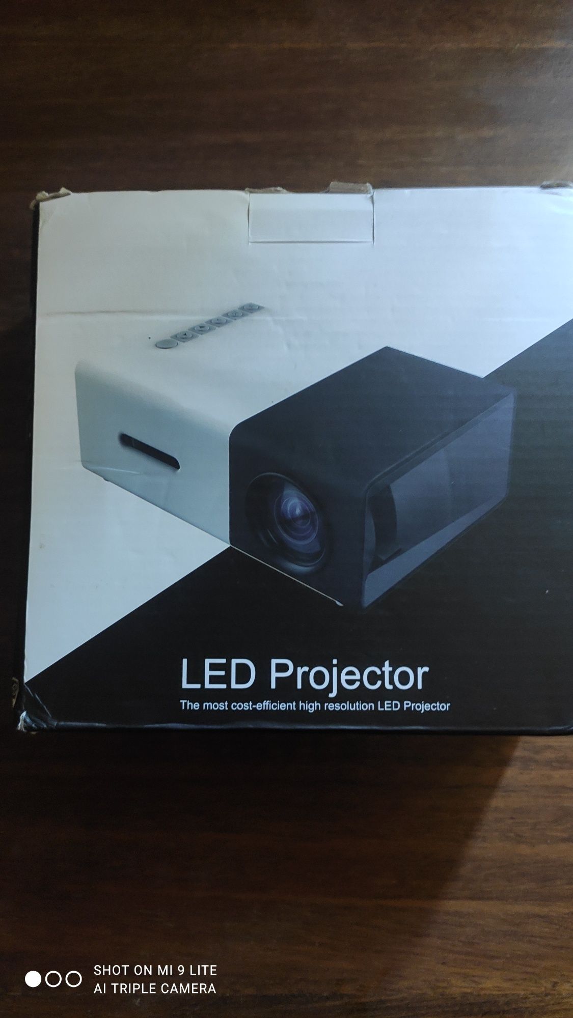 Vendo mini projetor com HDMI e pano branco para projetar
