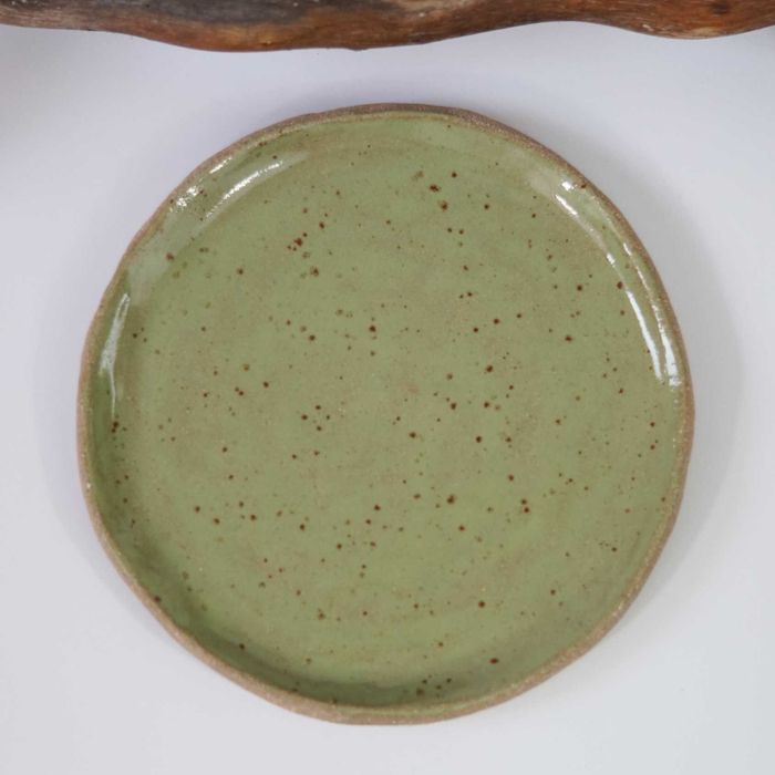 Talerz ceramiczny w kolorze zielonym ręcnzie robiony