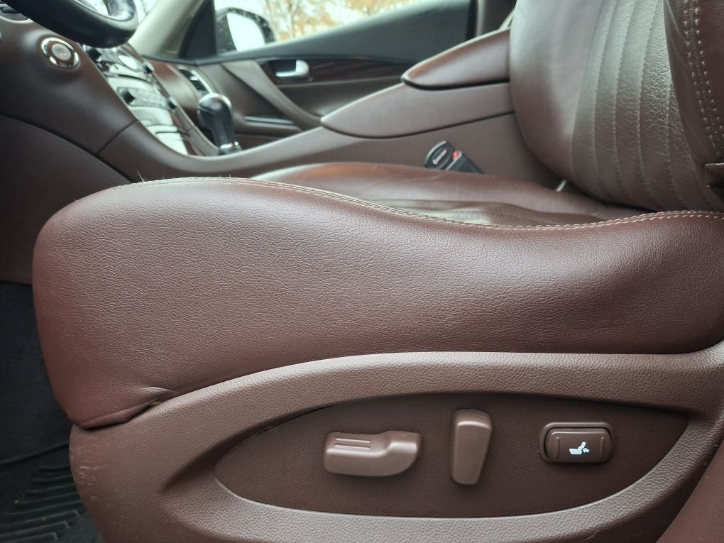 А втомобіль Infinity Qx50 2017 .