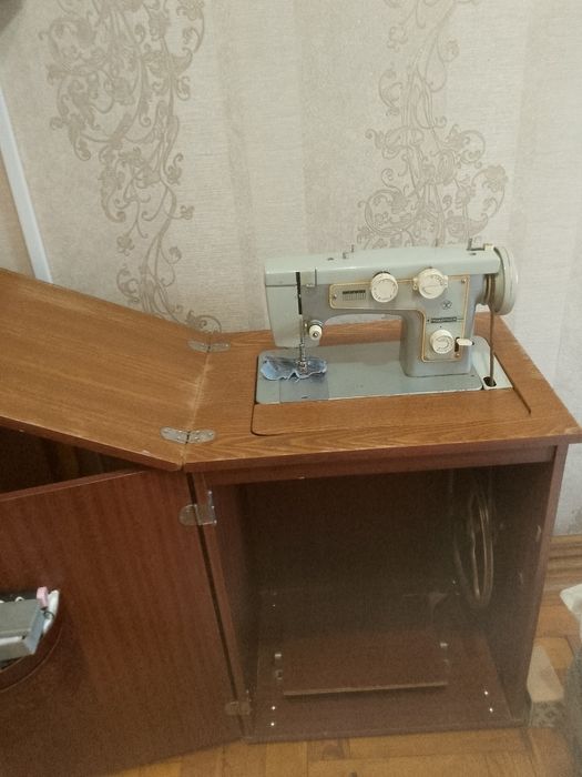 Продам швейну  машинку