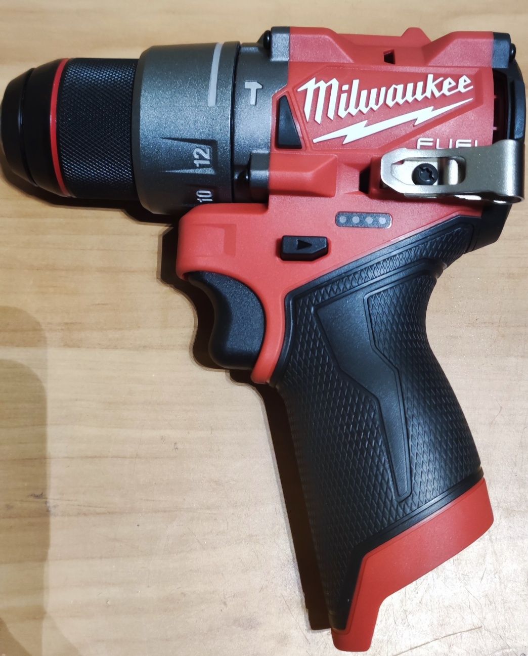 Milwaukee 3404-20 шурупокрут  оригіл із штатів