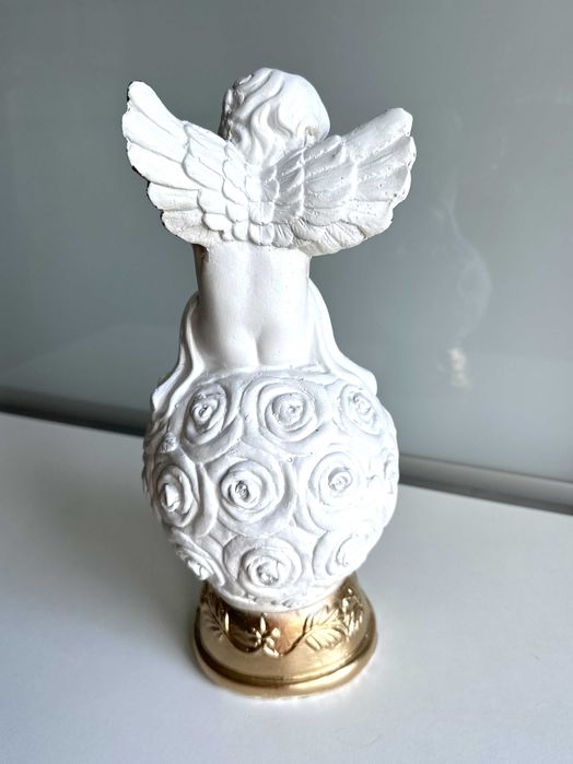 Статуетка "Ангел на Кулі» біло-золота 30см