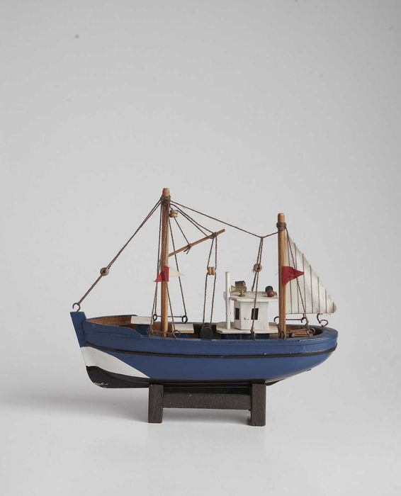 Pequenas peças decorativas em madeira