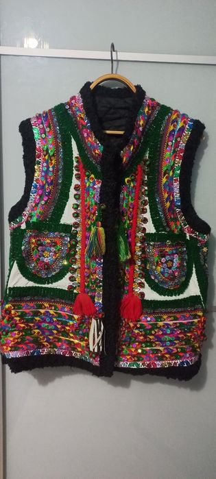 Прощається гуцульський кожух