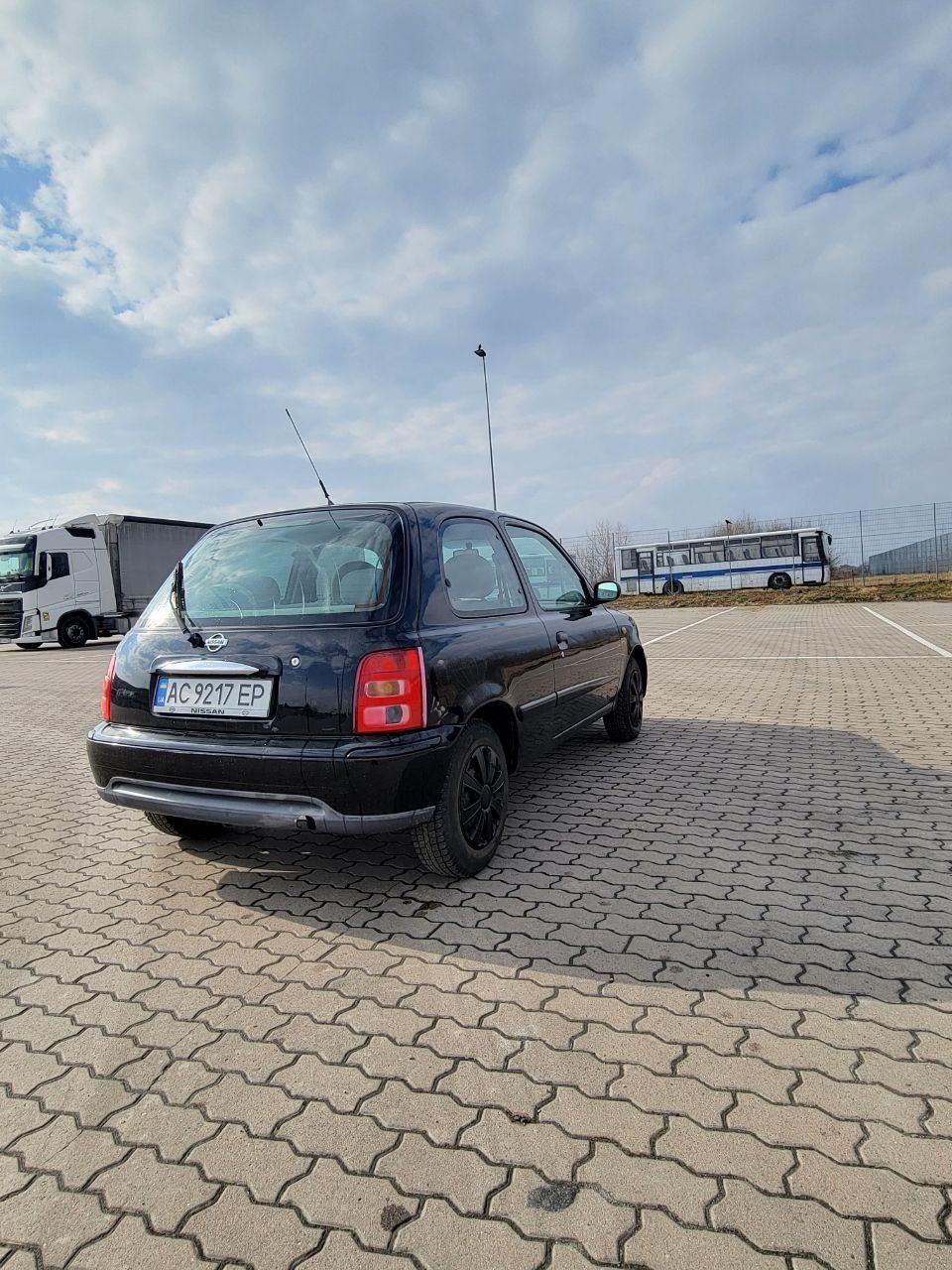 Автомобіль Нісан мікра к11