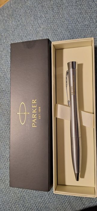 Długopus  parker urban metro metalic  z chromowanym  wykonczeniem