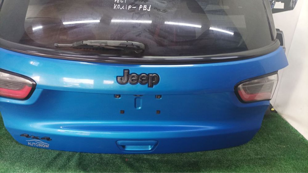 Кришка багажника (ляда) Jeep Compass 2017-2022 колір 68242348AA