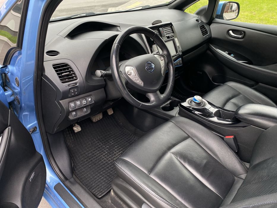 Прокат, оренда автомобіля Нісан ліф . Аренда авто. Nissan leaf