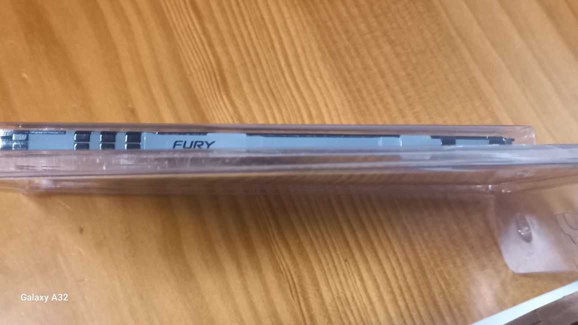 Memórias RAM Kingston fury com RGB 8gb cada