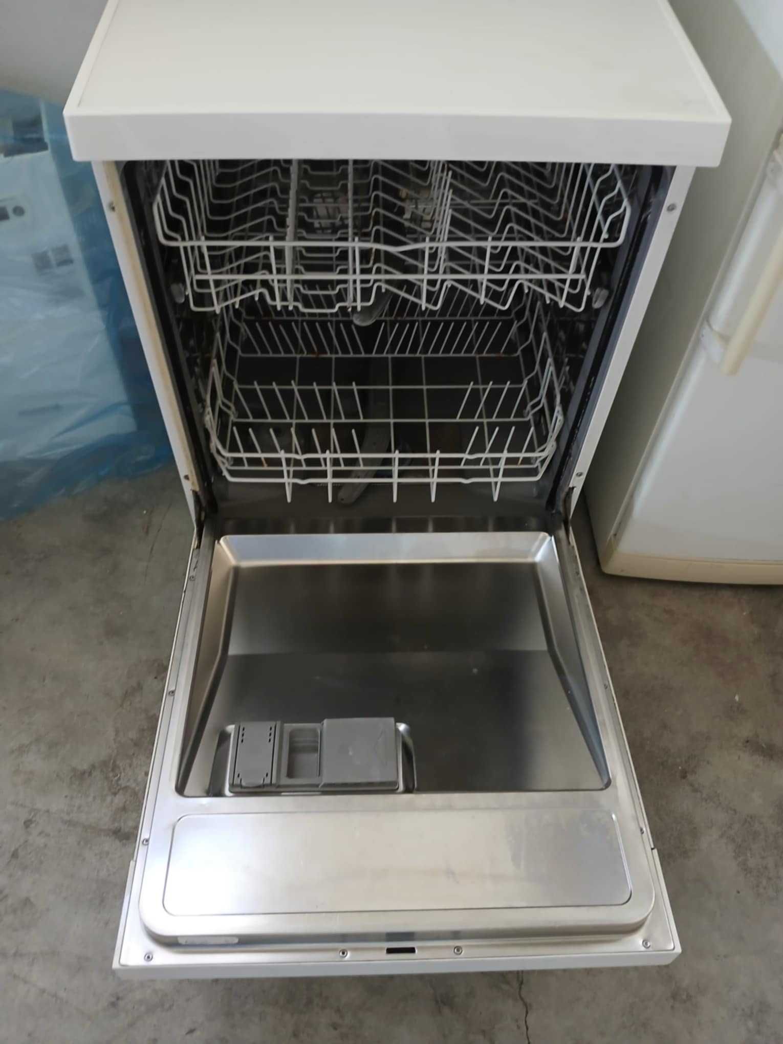 Vendo em bom estado fisico e tecnico maquina de lavar louça Bosch