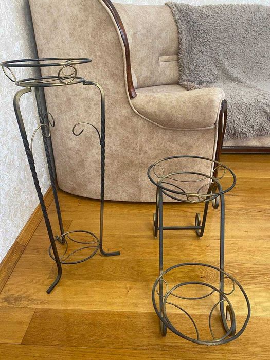 Напольные подставки для цветов 2шт.