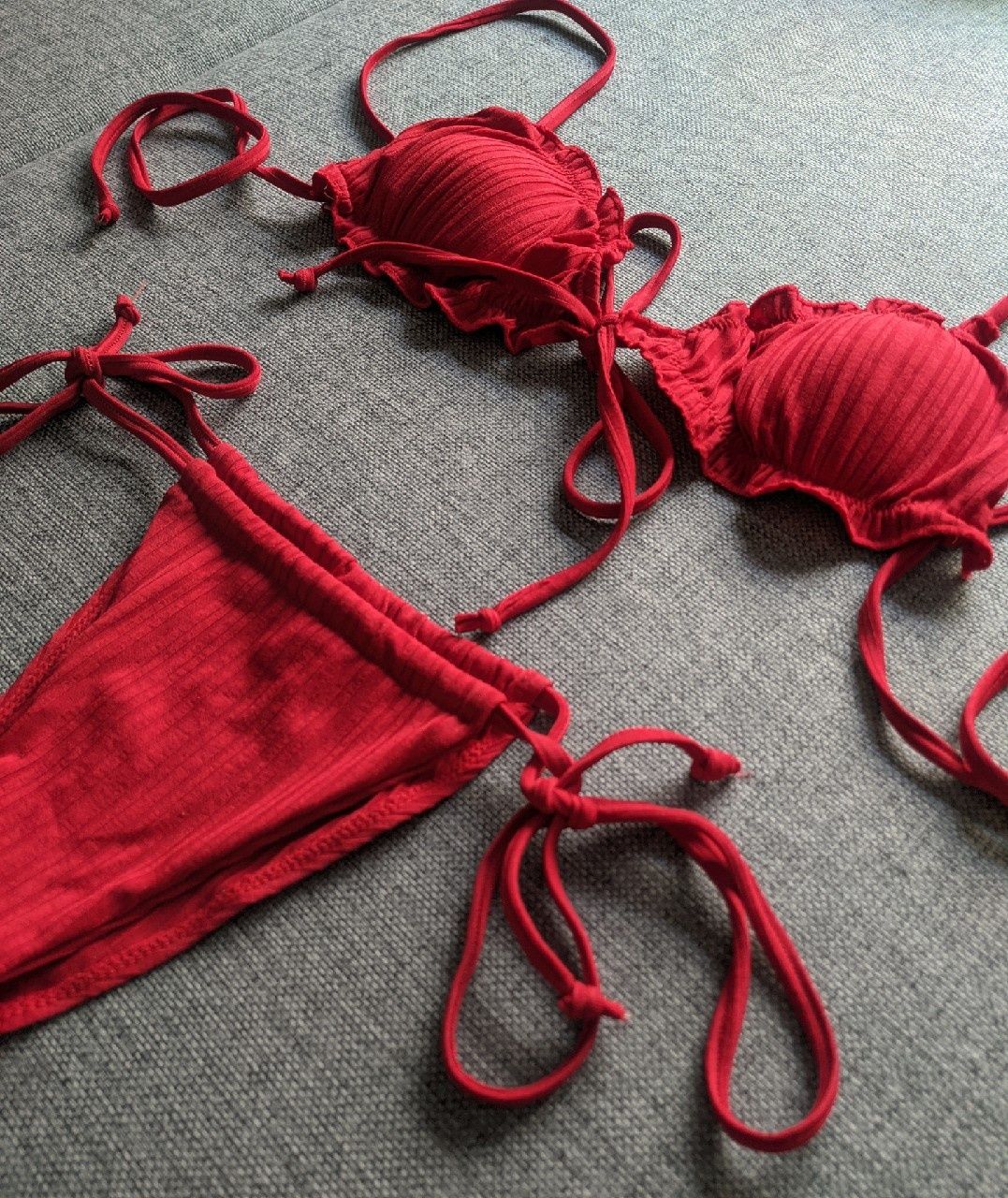 Stylowy czerwony damski strój kąpielowy rozmiar S