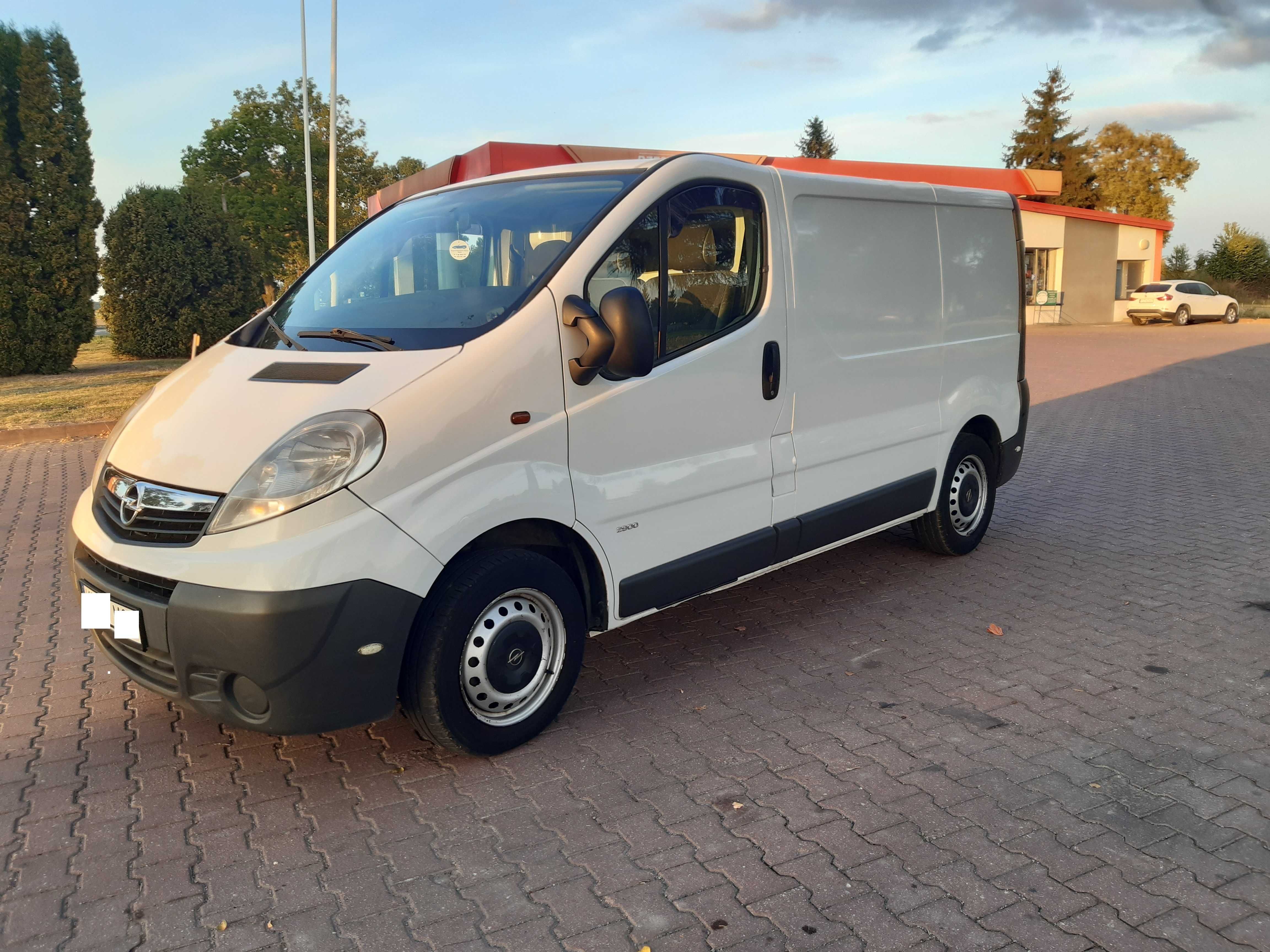 Opel Vivaro 2,0 115 KM klima nowe wtryski niski przebieg