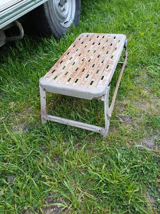 SOLIDNY Schodek podest do przyczepy kempingowej KAMPERA