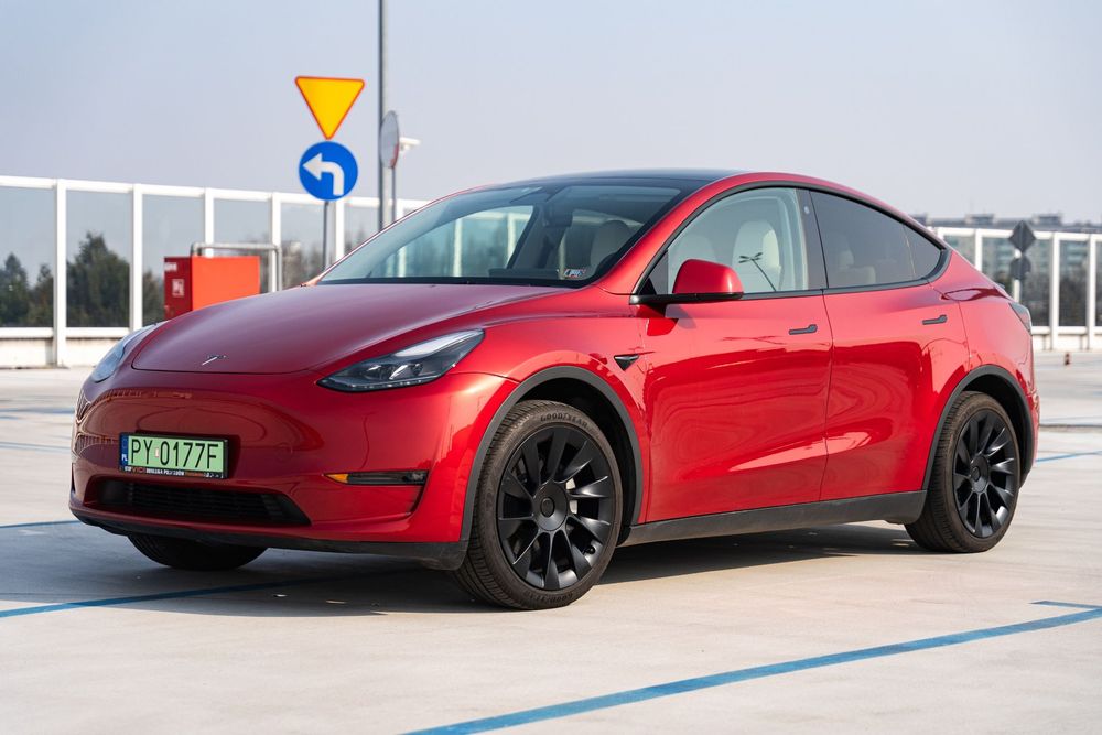 Tesla Y Sprzedam Tesla Model Y  (7-miejscowa)
