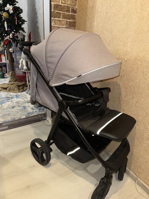 Прогулянкова коляска CARRELLO Bravo