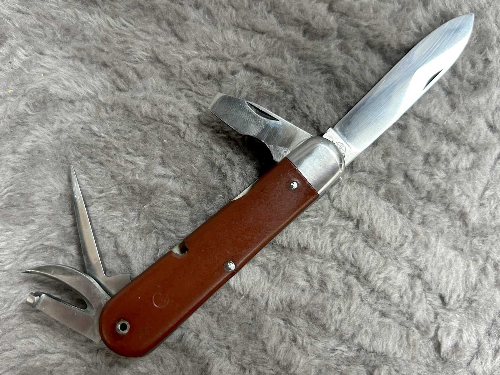 Kontraktowy scyzoryk szwajcarskiej armii - Wengerinox Model 1951
