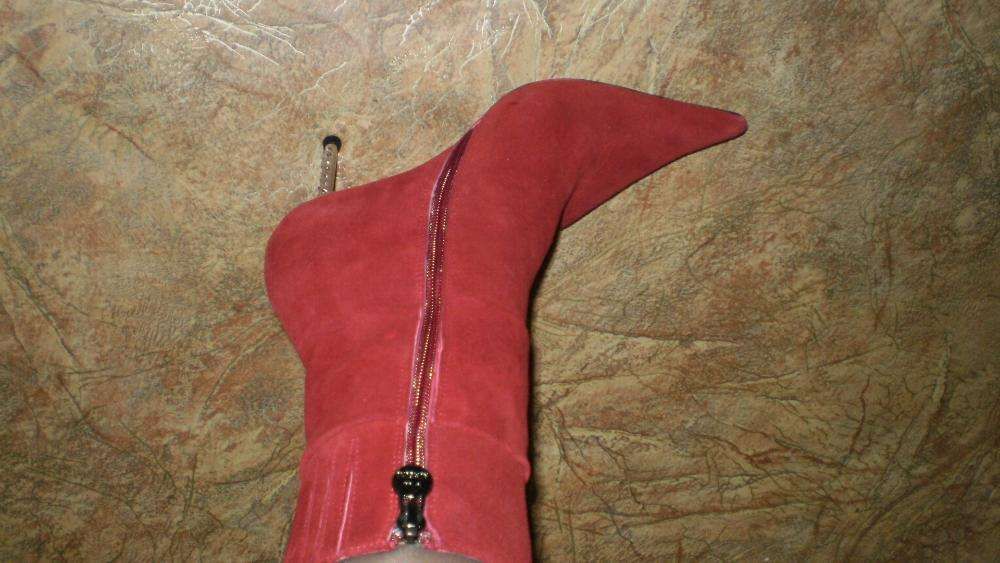 Замшевые праздничные сапожки