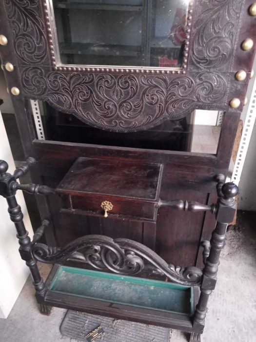 Móvel de entrada antigo