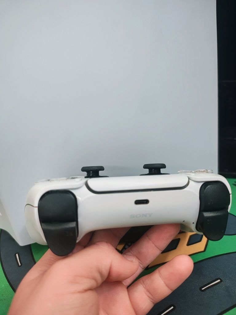 Konsola Ps5 1216A z napędem +pad