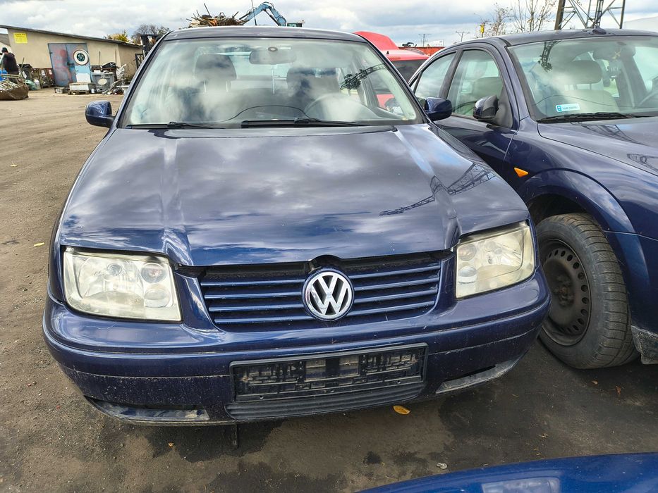 VW Bora 1998r. 2.0 Pb - na części.
