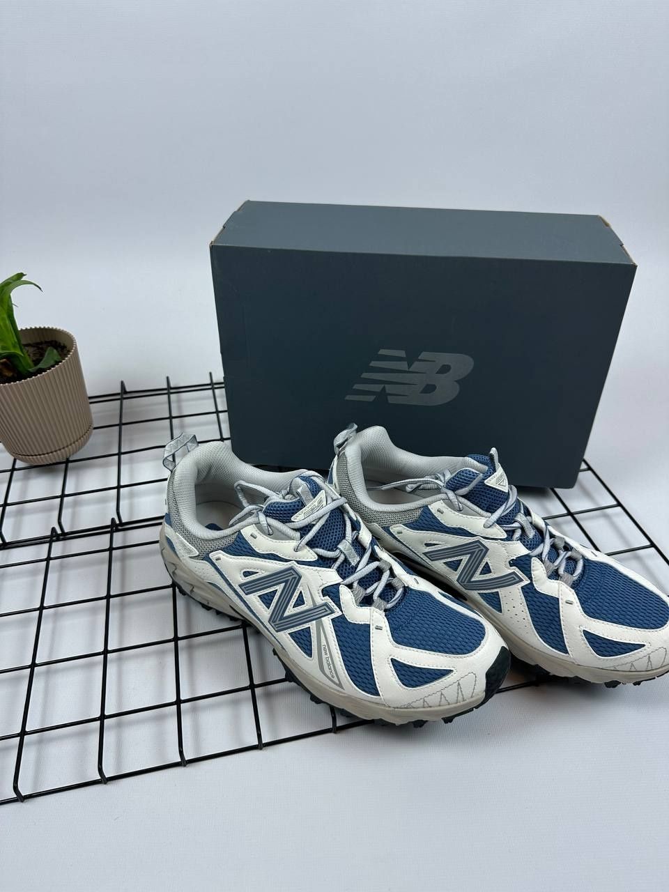 Кросівки New Balance 610v1
Колір: білий 

Розміра :
42.5 (28.2 см)
44