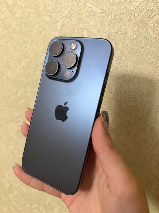 Продам айфон 15 про синій