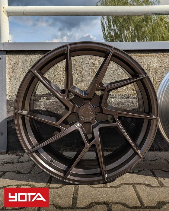 YOTA YP2 18 cali 5x112 8.5j Srebrne 5X120 5X108 BMW VW Seat Audi Merc