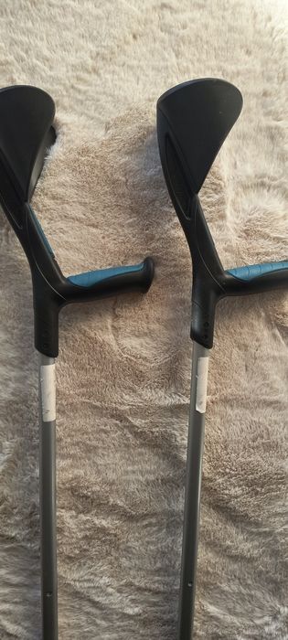 Kule inwalidzkie łokciowe