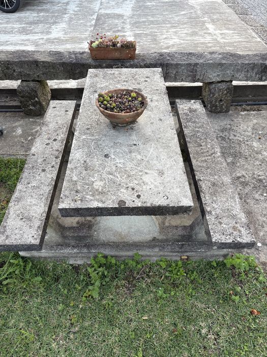 Mesa de jardim em betão