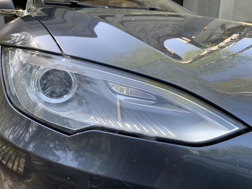 Tesla S 15рік фара