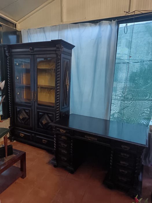 Mobília de escritório Manuelino