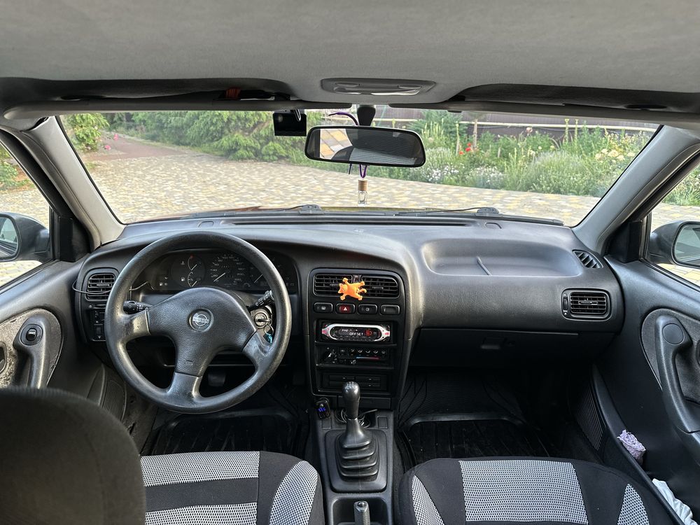 Nissa primera P10 1.6 1993