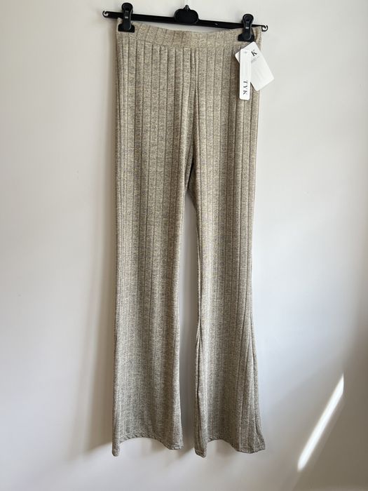 Legginsy damskie cienkie prążek dzwony