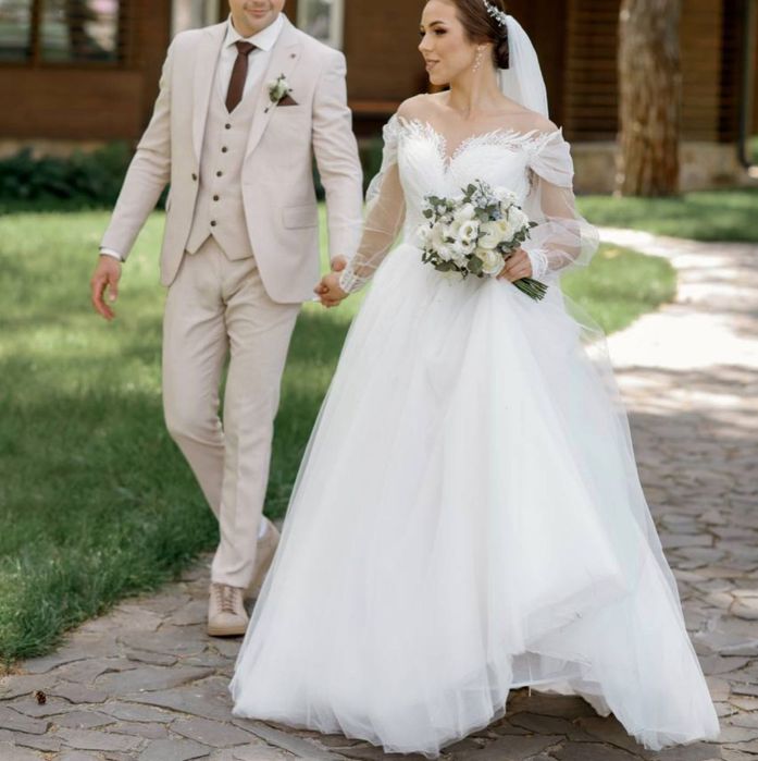 Чоловічий весільний костюм